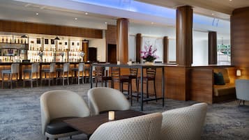 Bar (trong khuôn viên)