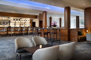 2 bars/lounges