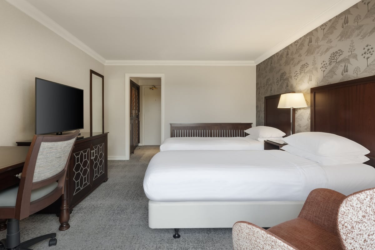 deluxe room, 2 single beds | 1 bedroom, premium bedding, down duvets, pillow-top beds