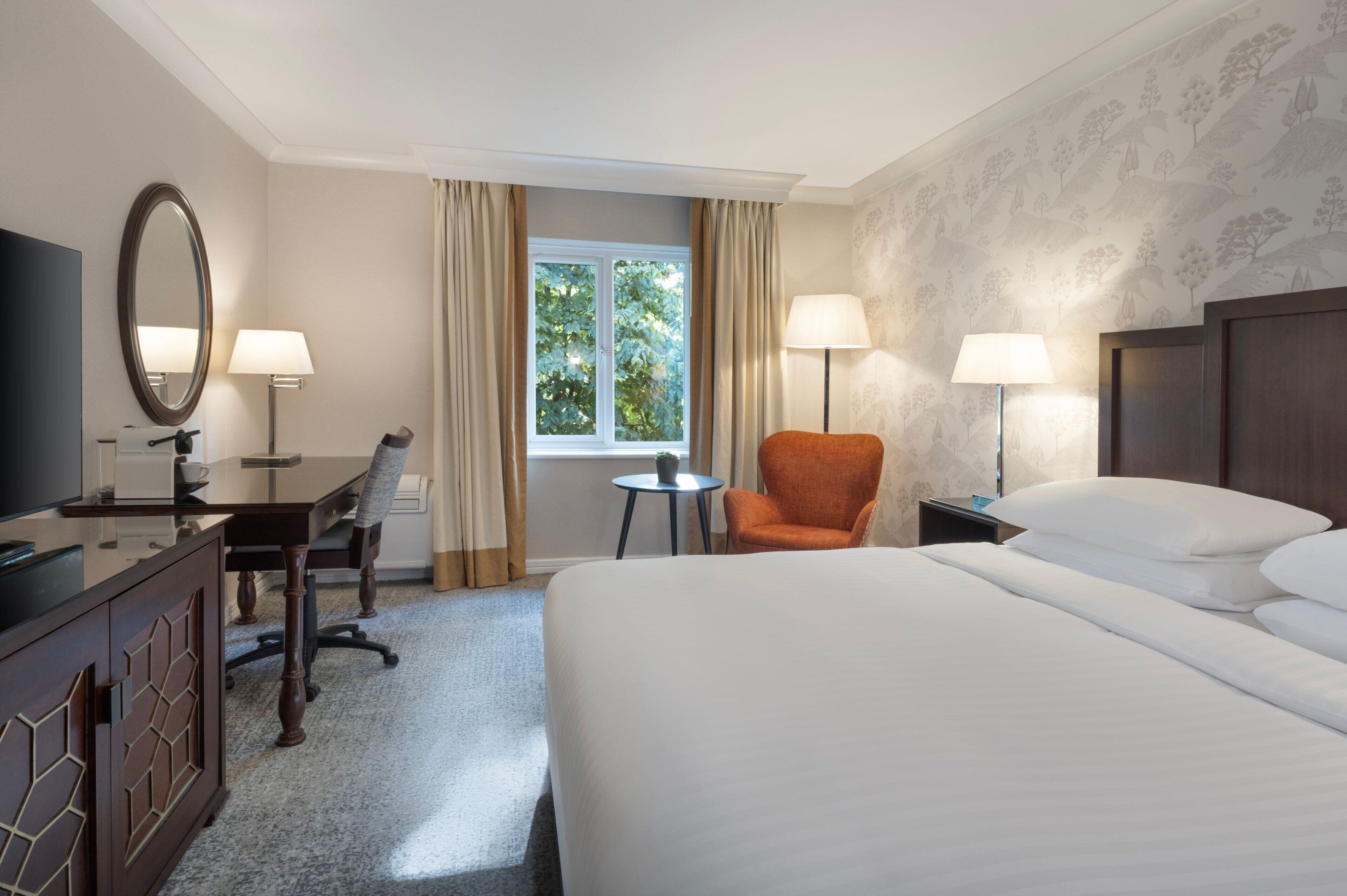 Superior Room, 1 King Bed | 1 bedroom, premium bedding, down comforters, pillowtop beds