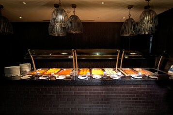 Daily English breakfast (GBP 17.50 per person)