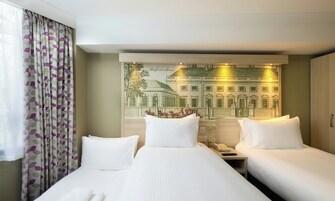 Twin Room with extra Bed | Desk, free WiFi, bed sheets