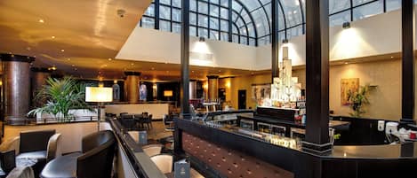 Serves lunch and dinner