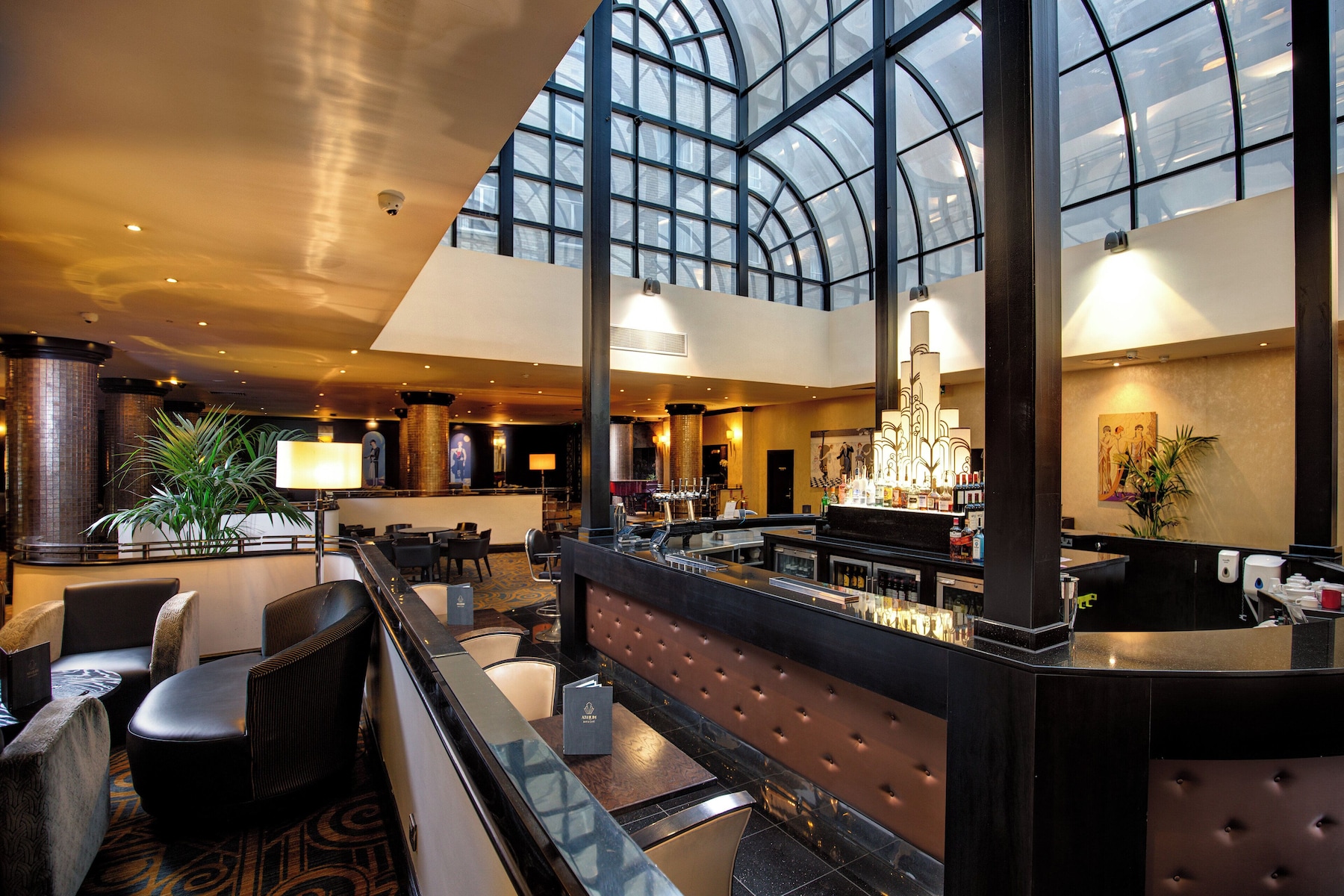 Serves lunch and dinner