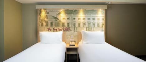 Twin Room | Desk, free WiFi, bed sheets