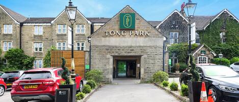 Estacionamiento (GBP 4 por día)