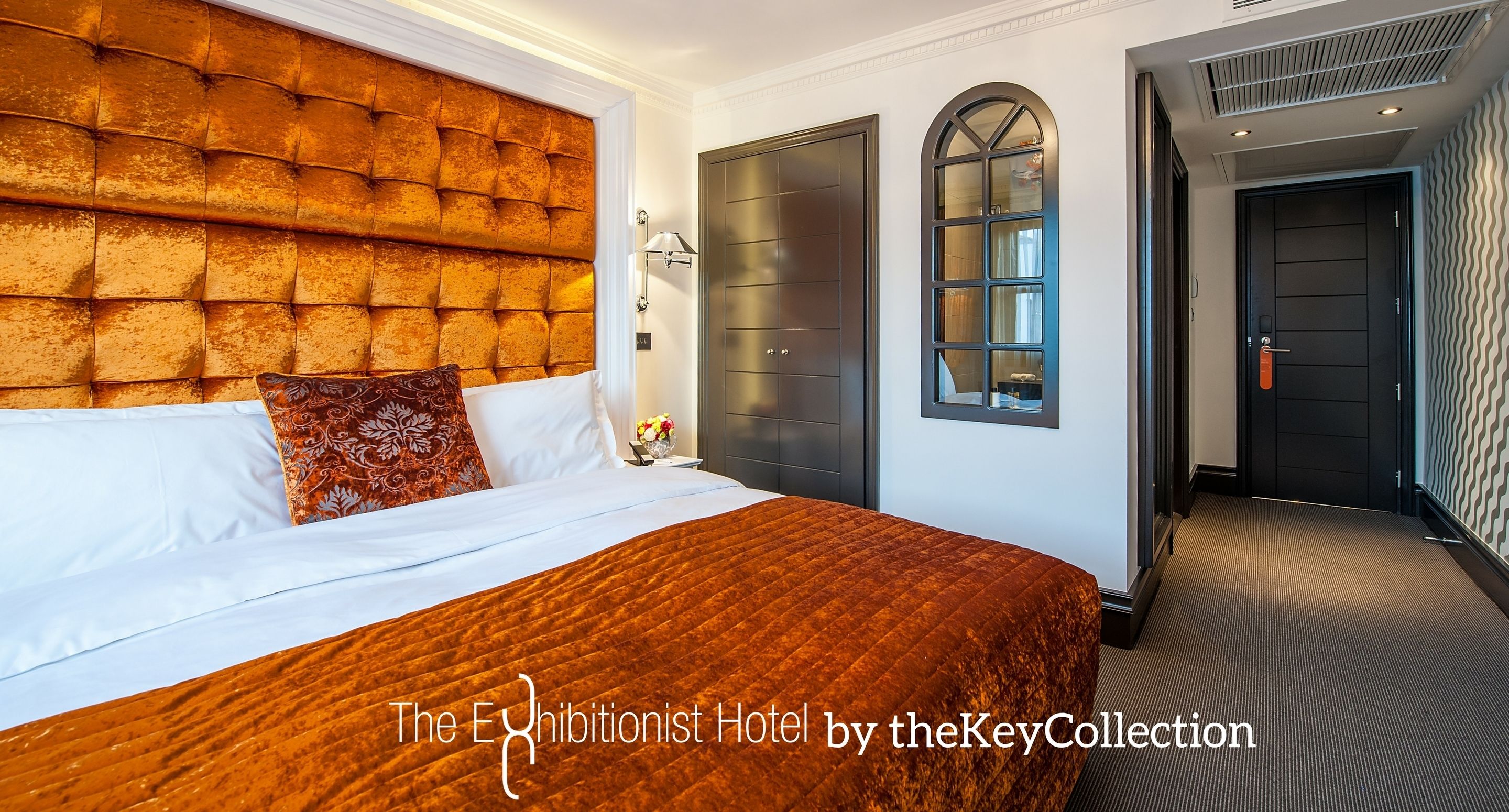 Egyptian cotton sheets, premium bedding, in-room safe, desk