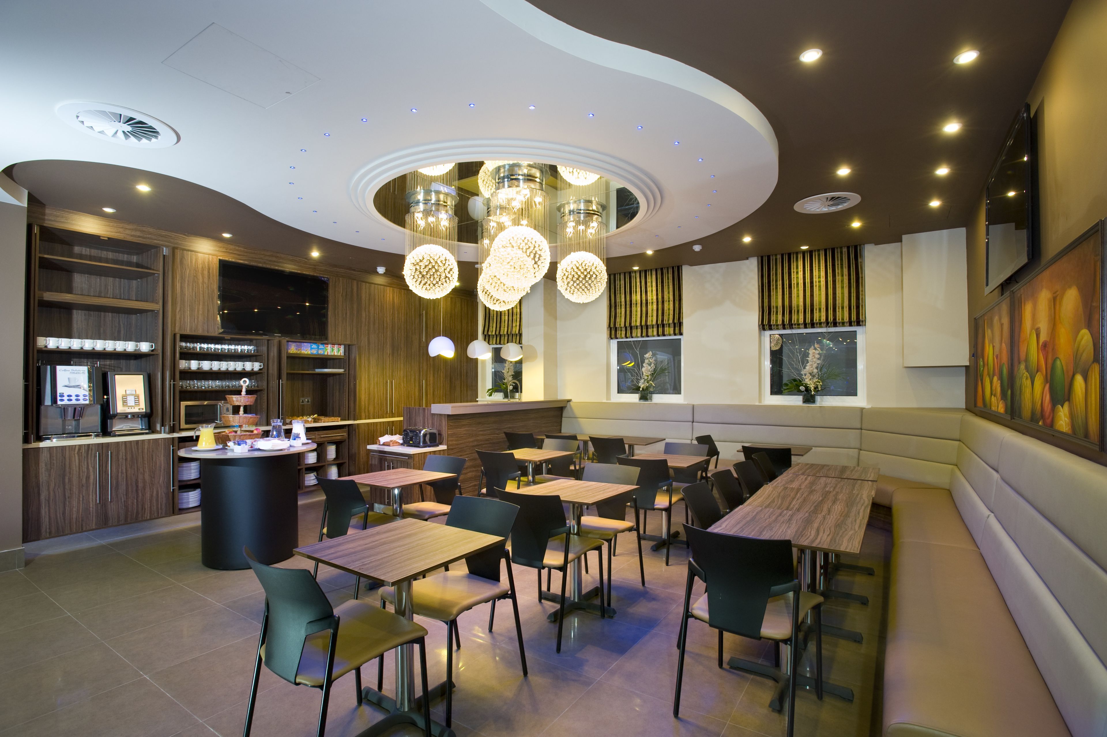 Daily continental breakfast (GBP 9.95 per person)