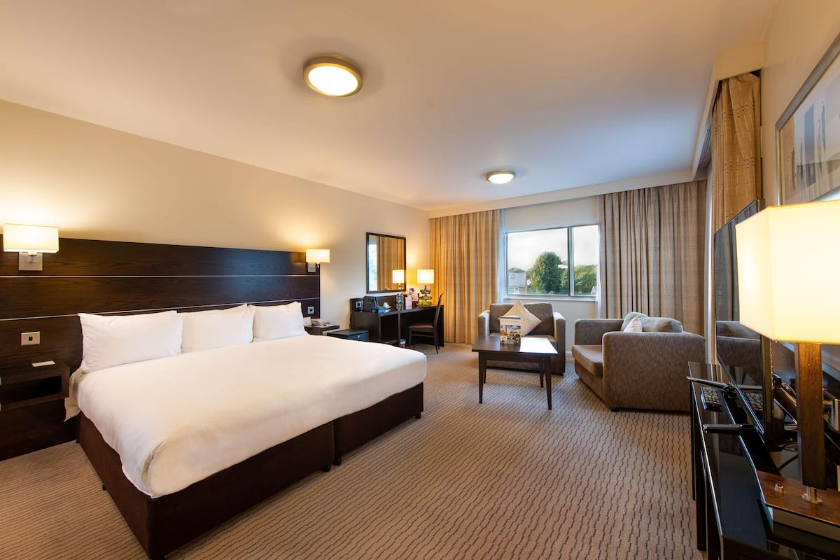 In-room safe, soundproofing, iron/ironing board, WiFi (free)