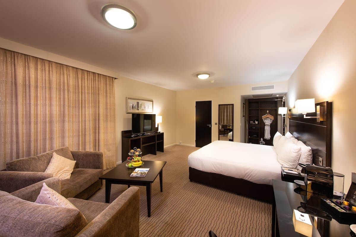 junior suite, 1 king bed (presidential) | in-room safe, soundproofing, iron/ironing board, free wifi