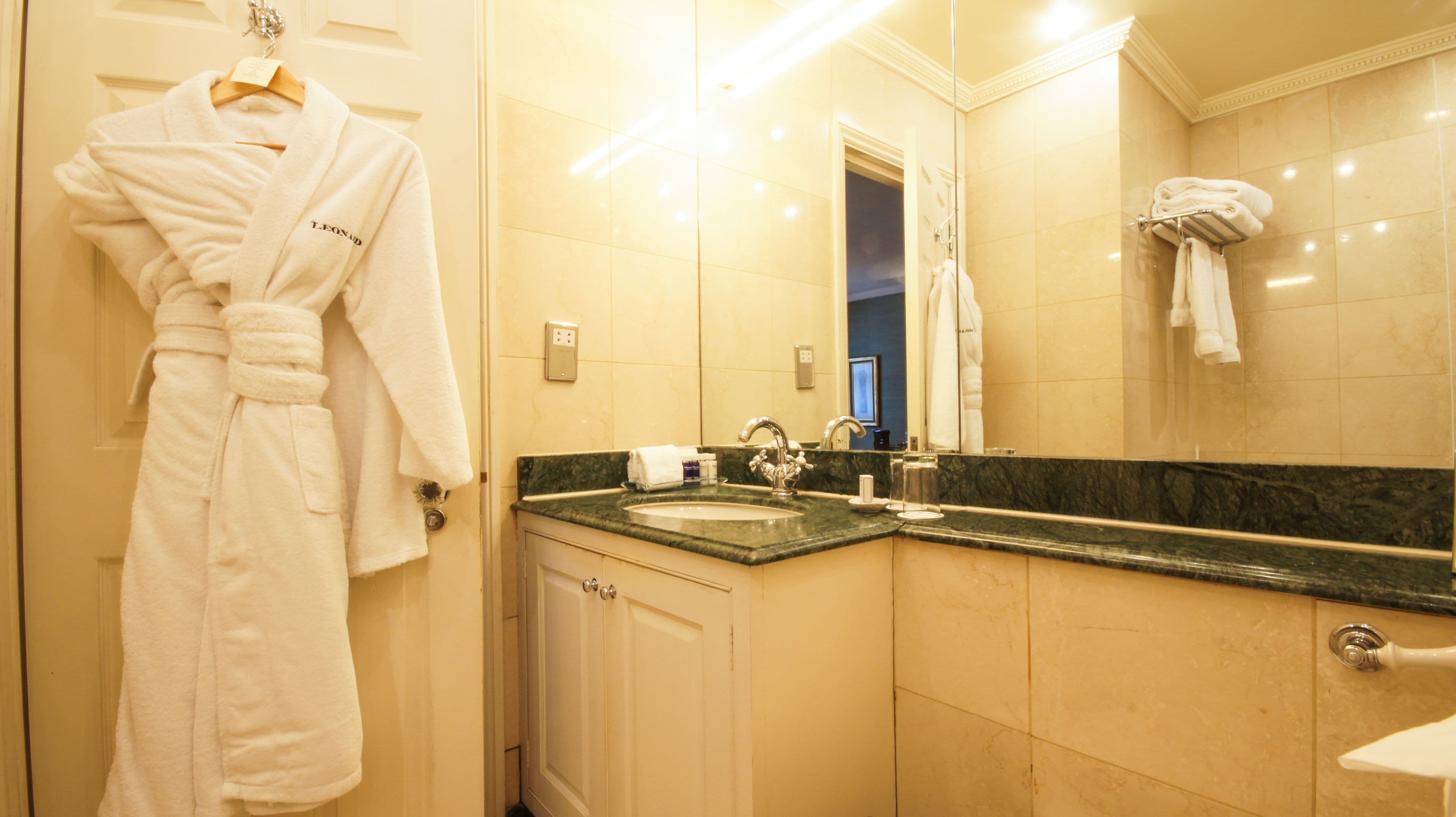 two bedroom apartment suite with kitchenette | bathroom | free toiletries, hair dryer, bathrobes, slippers