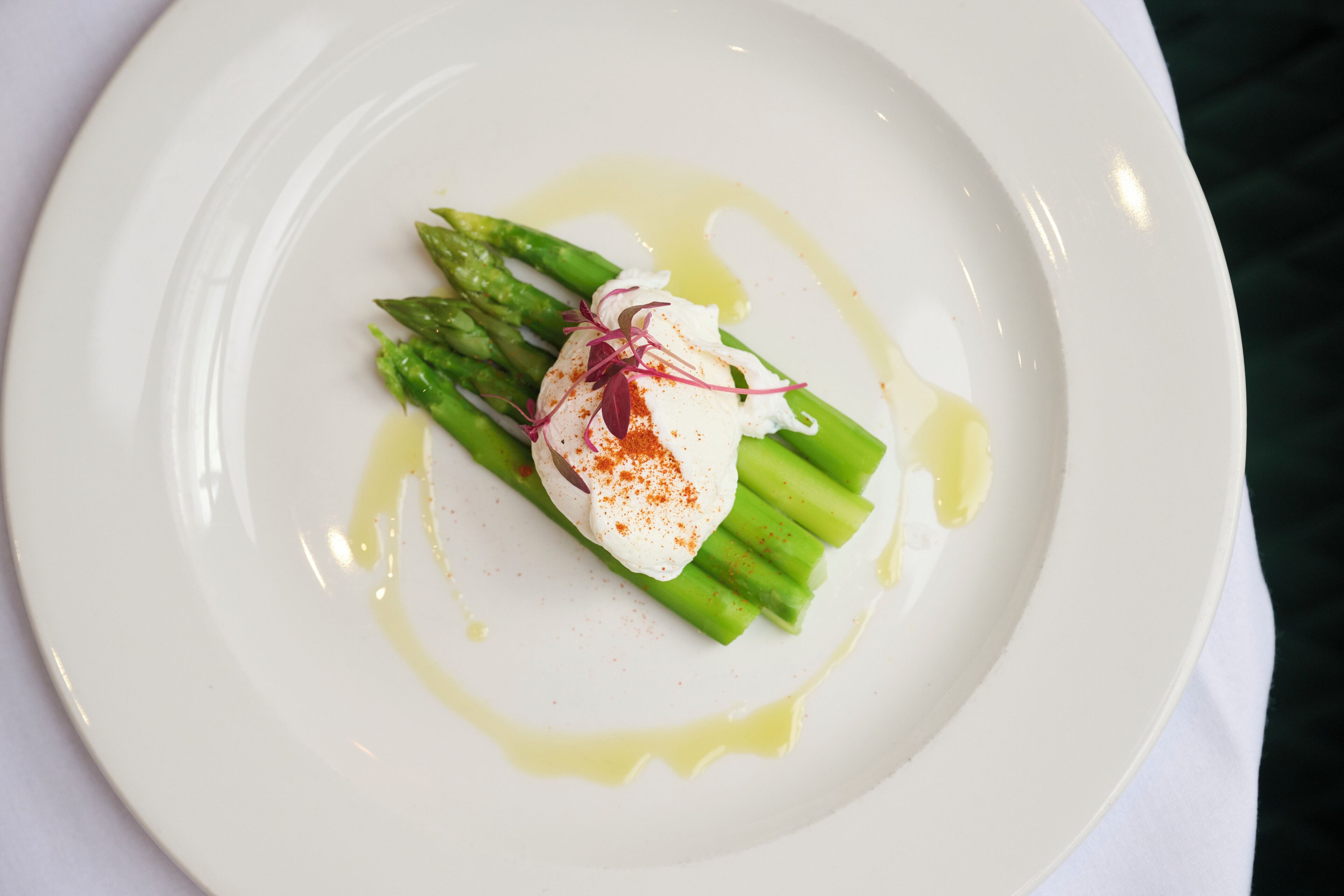 breakfast, lunch, dinner served; british cuisine