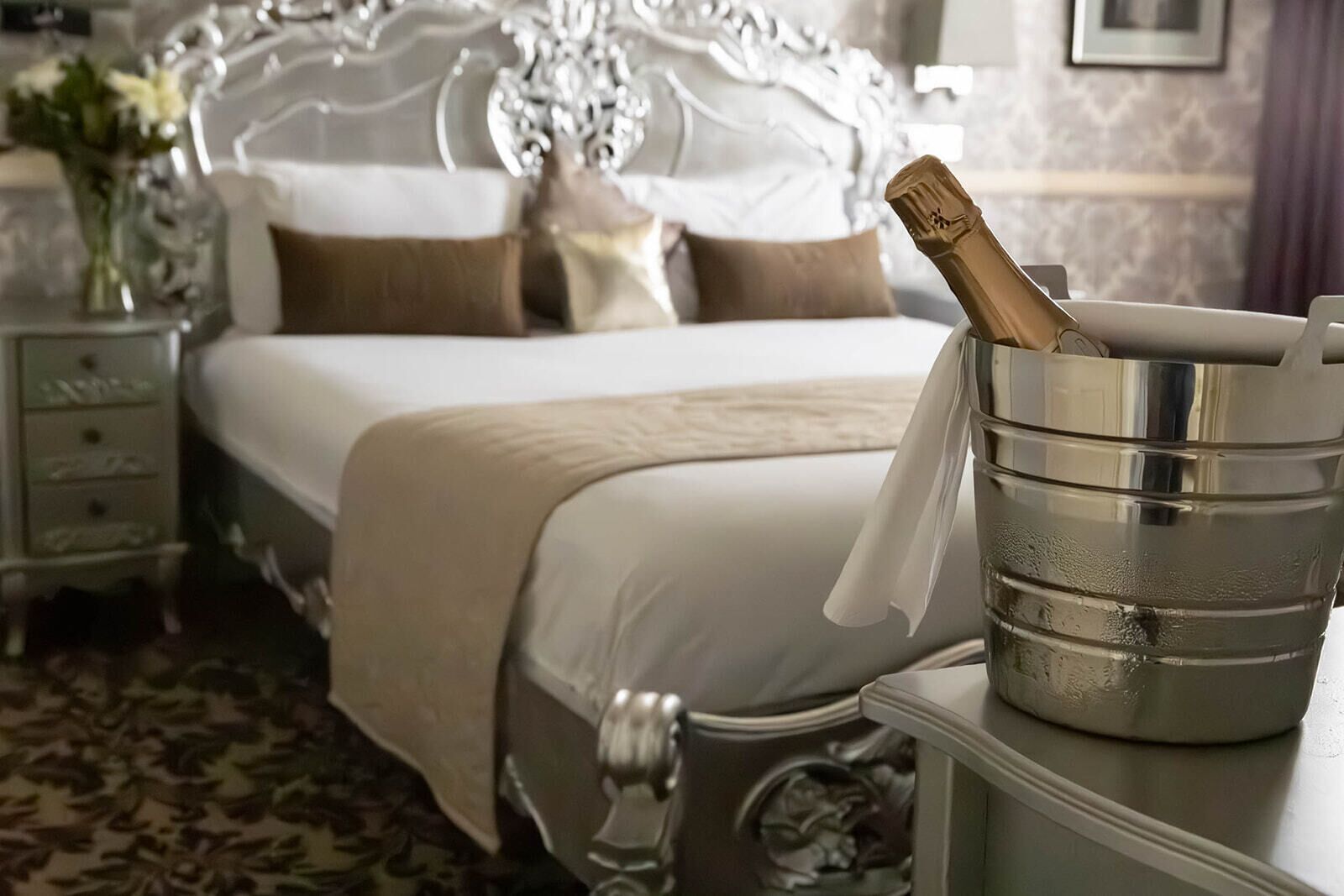 Deluxe One Bedroom Suite with Kitchenette | In-room safe, individually decorated, desk, iron/ironing board