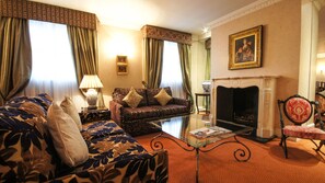 Two Bedroom Apartment Suite with Kitchenette | Living area