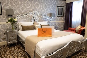 Deluxe One Bedroom Suite with Kitchenette | 1 bedroom, in-room safe, individually decorated, desk