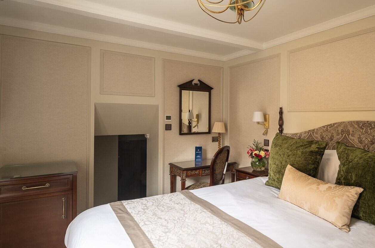 Superior Single Room | In-room safe, individually decorated, desk, iron/ironing board