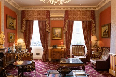 The Leonard Hotel