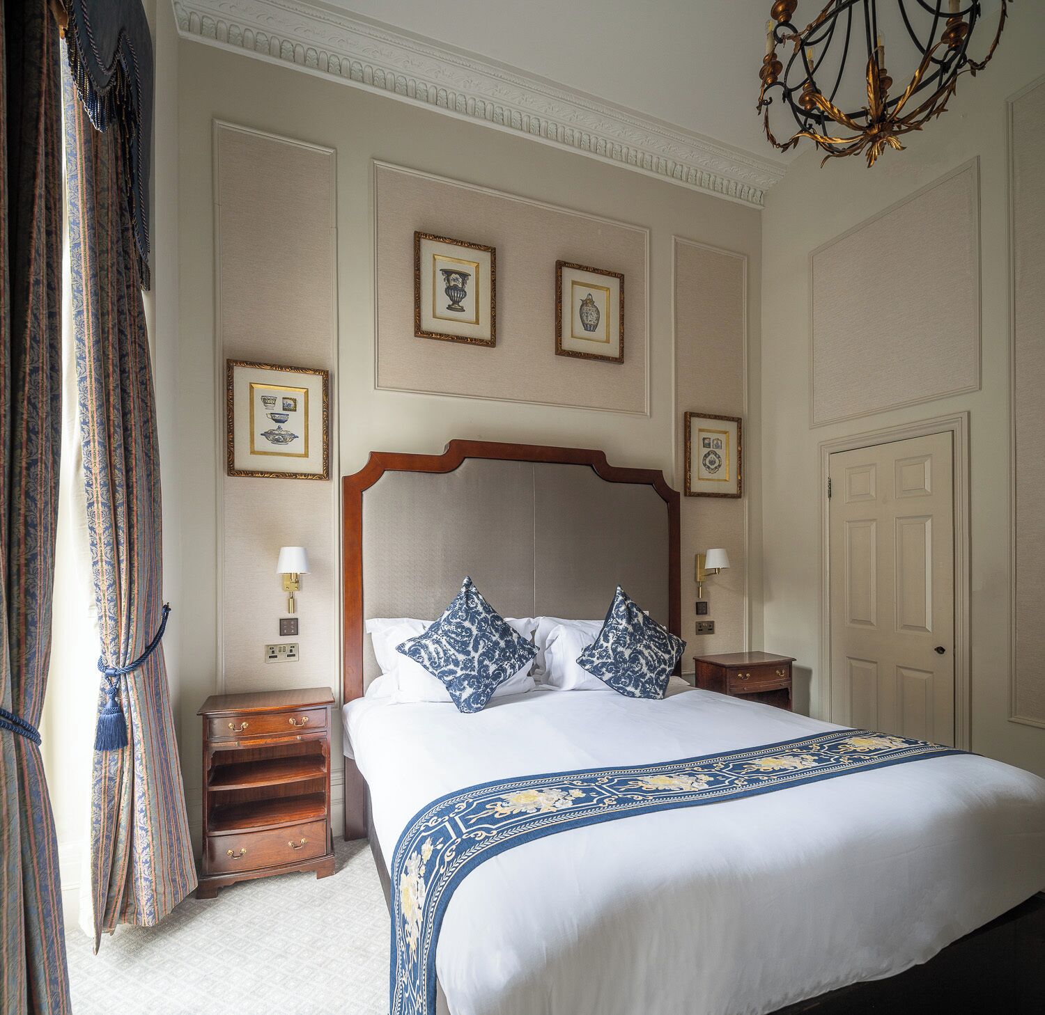 Grand Suite | In-room safe, individually decorated, desk, iron/ironing board