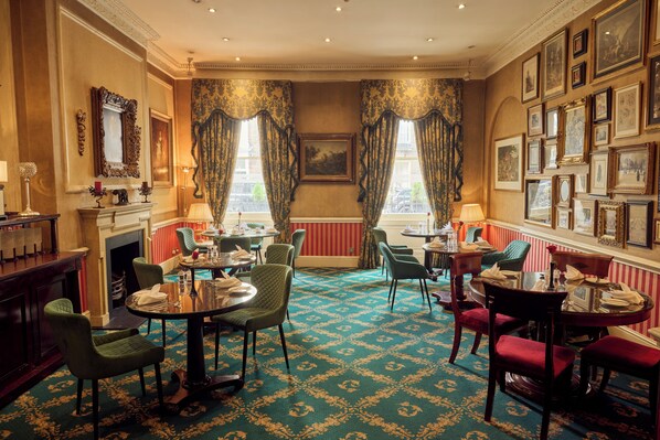 Breakfast, lunch, dinner served; British cuisine 