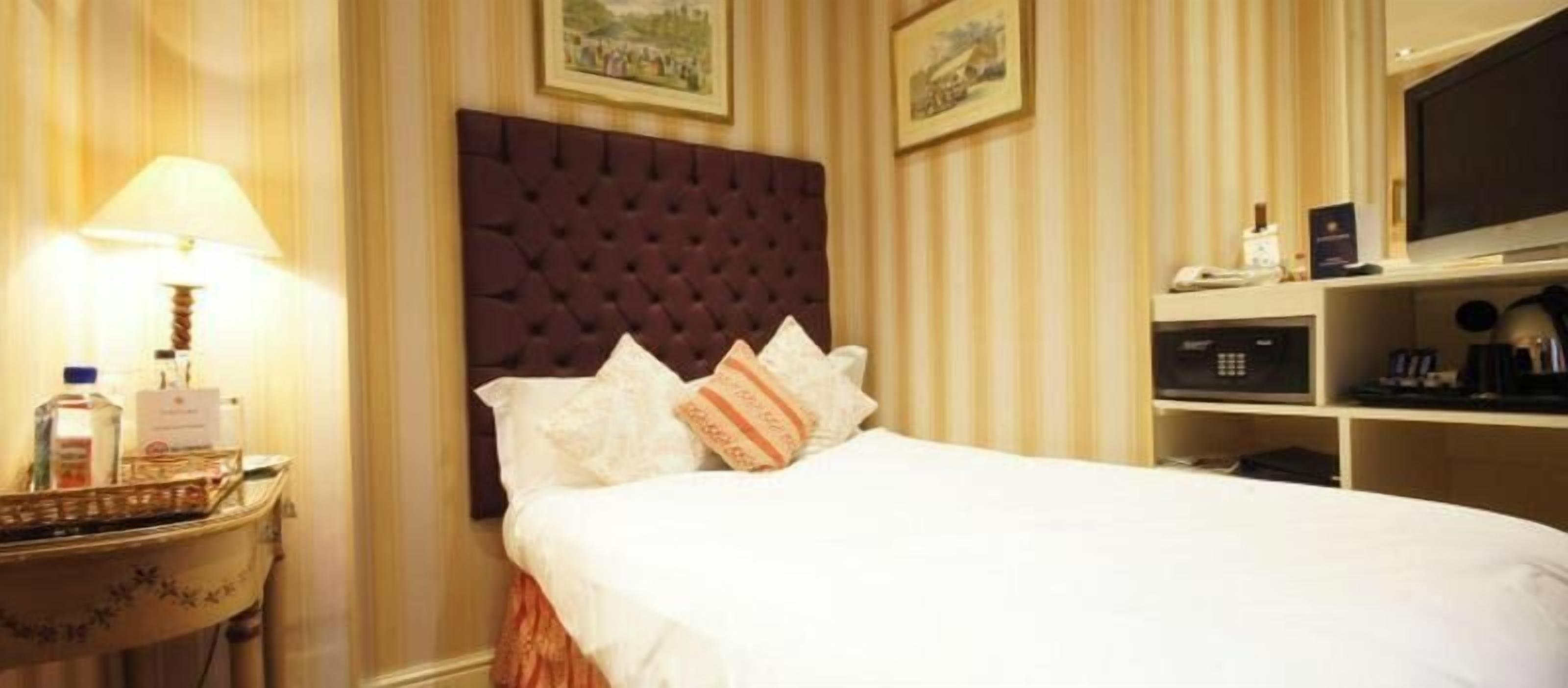In-room safe, individually decorated, desk, iron/ironing board