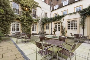 Breakfast, lunch, dinner served; British cuisine - Ramada by Wyndham Loughborough Hotel (Loughborough)