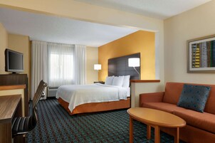 Deluxe Room, 1 King Bed, Non Smoking | Desk, laptop workspace, blackout drapes, iron/ironing board