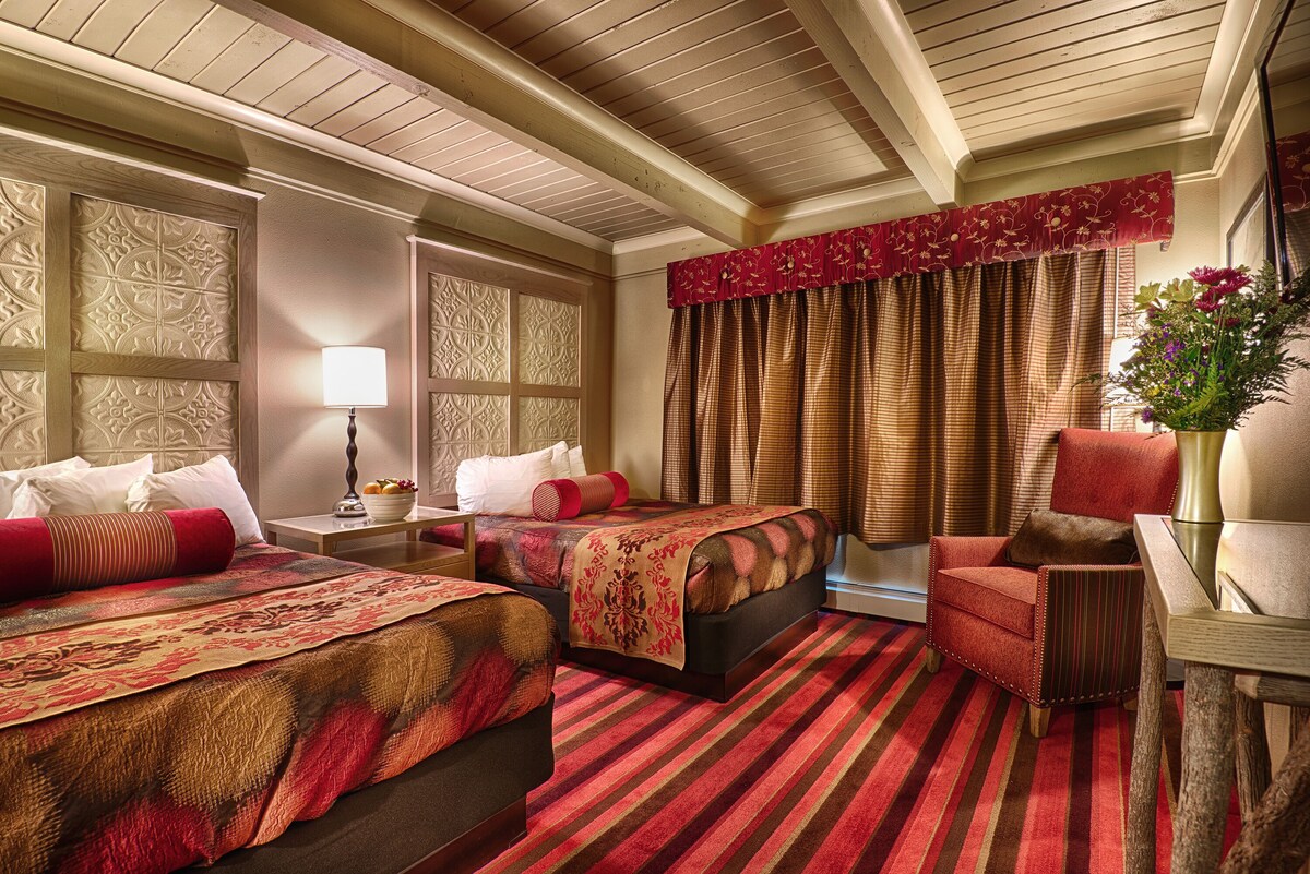 Room inside Holland America Skagway Inn