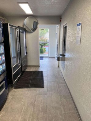 Vending machine - Motel 6 Albuquerque, NM - Midtown (Albuquerque)