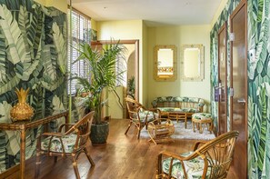 Deluxe Queen Suite | 1 bedroom, Egyptian cotton sheets, premium bedding, minibar