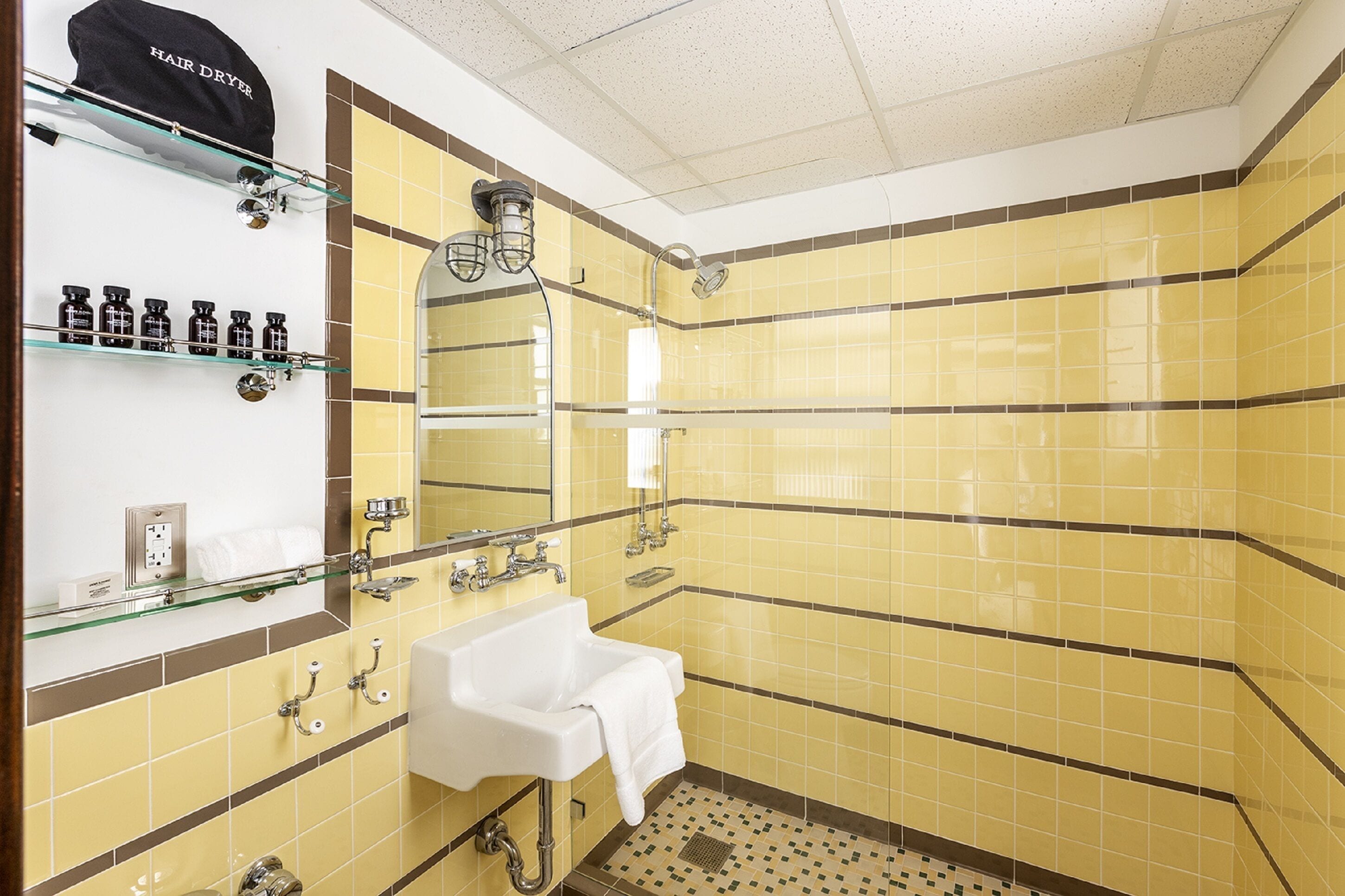 deluxe room, 1 queen bed | 1 bedroom, egyptian cotton sheets, premium bedding, minibar