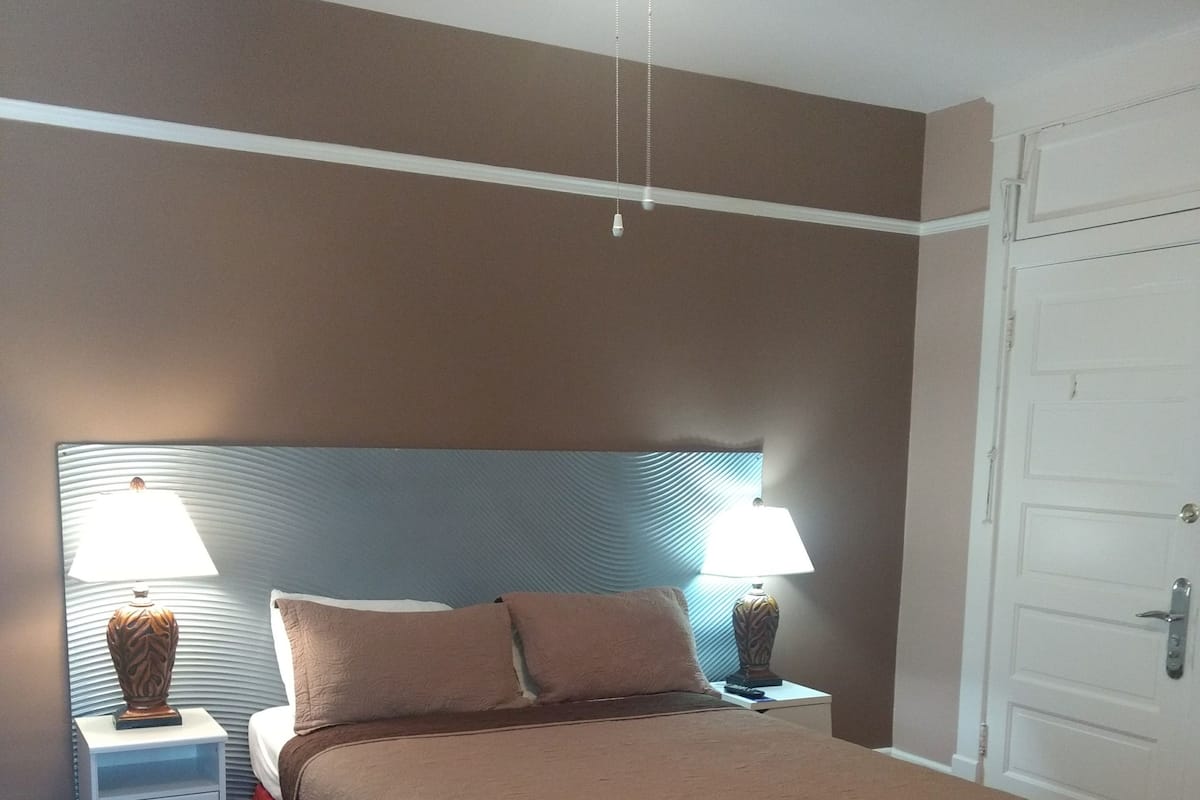 Standard Room, 1 Queen Bed