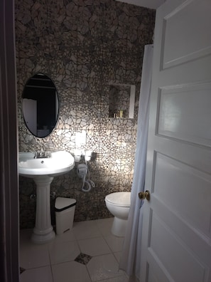 Standard Room, 1 Queen Bed | Bathroom | Free toiletries, hair dryer, towels, soap