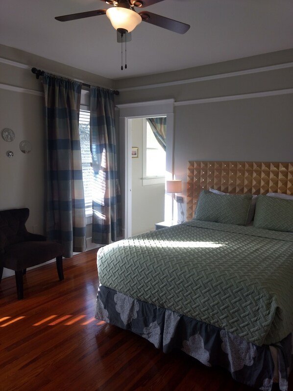 Standard Room, 1 Queen Bed