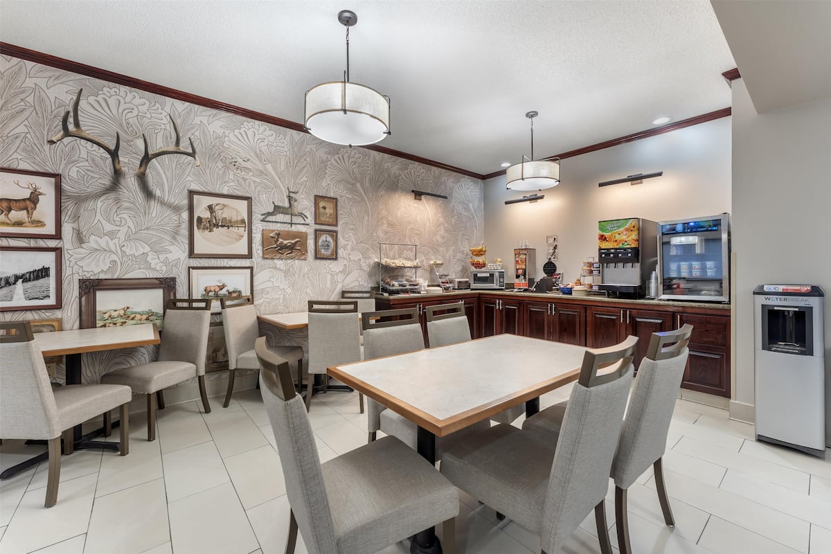 free daily continental breakfast