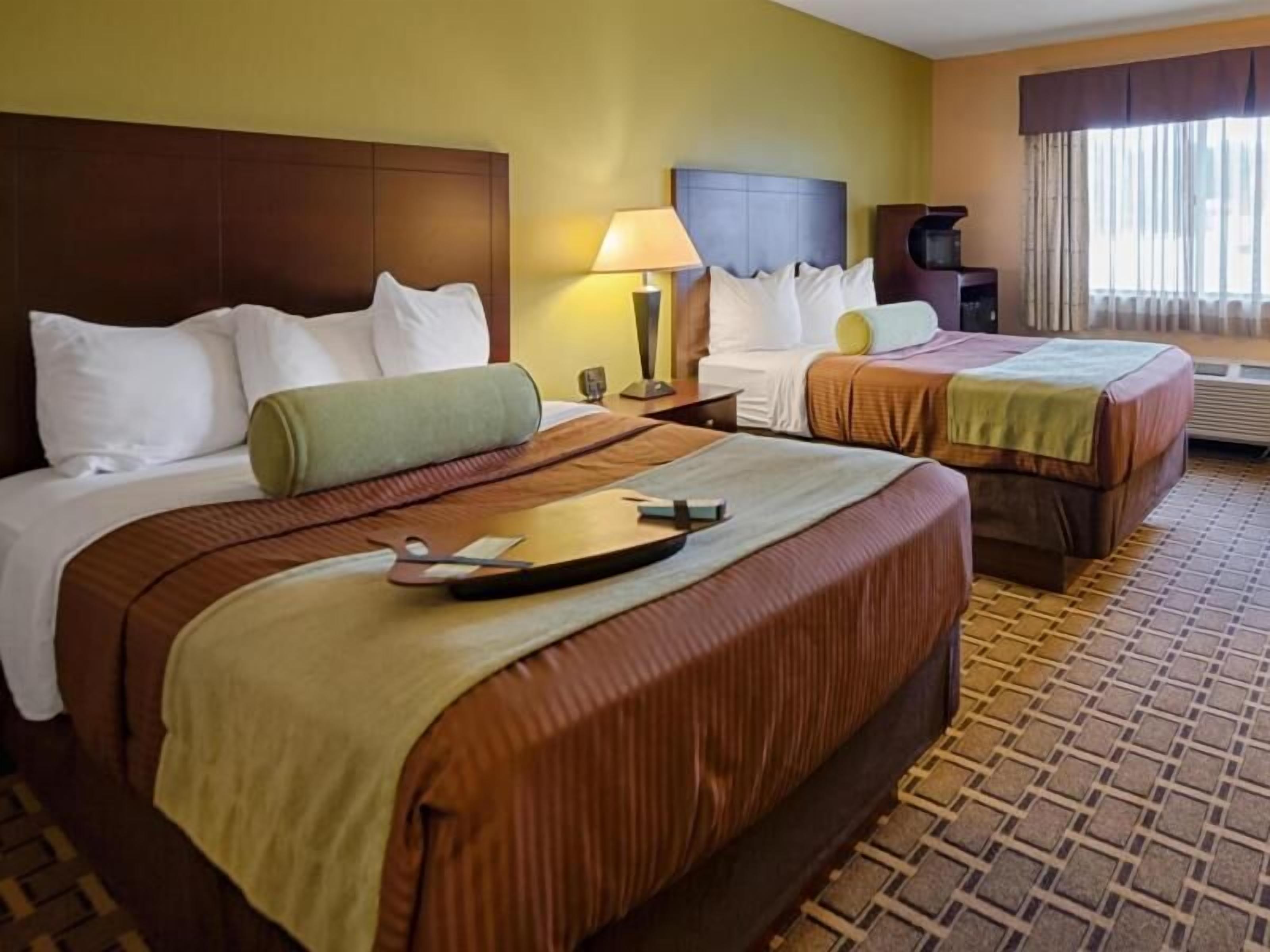 In-room safe, desk, laptop workspace, iron/ironing board