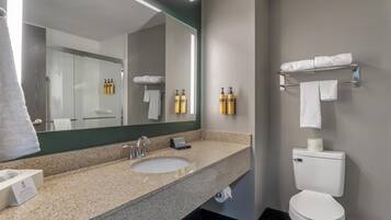 Deep soaking tub, free toiletries, hair dryer, towels