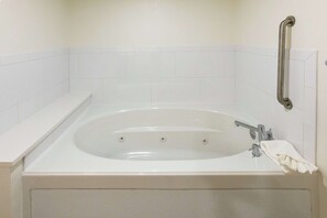 Room, 1 King Bed, Jetted Tub (Beach Side) | Bathroom | Combined shower/tub, free toiletries, hair dryer, towels