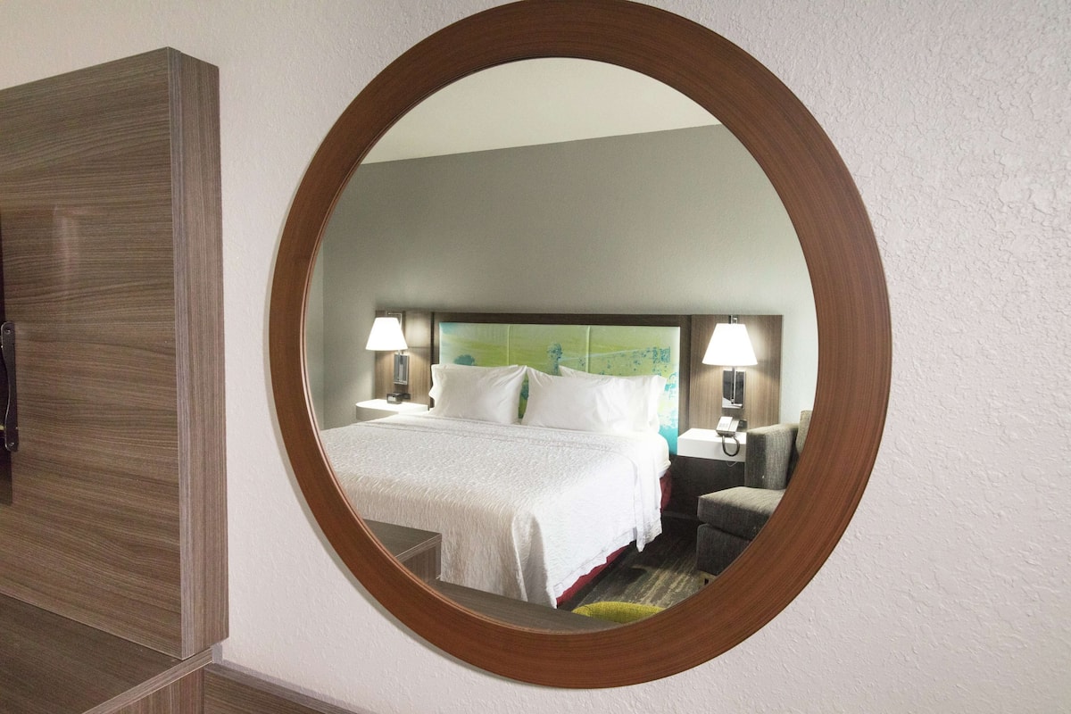Room, 1 King Bed, Accessible, Non Smoking (Roll-in Shower) | In-room safe, desk, blackout drapes, iron/ironing board