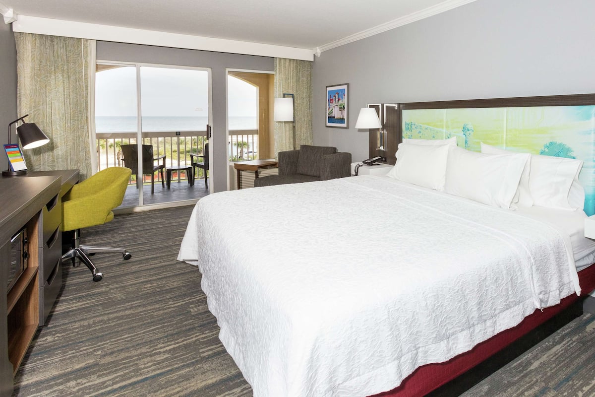 Deluxe Room, 1 King Bed | In-room safe, desk, blackout drapes, iron/ironing board