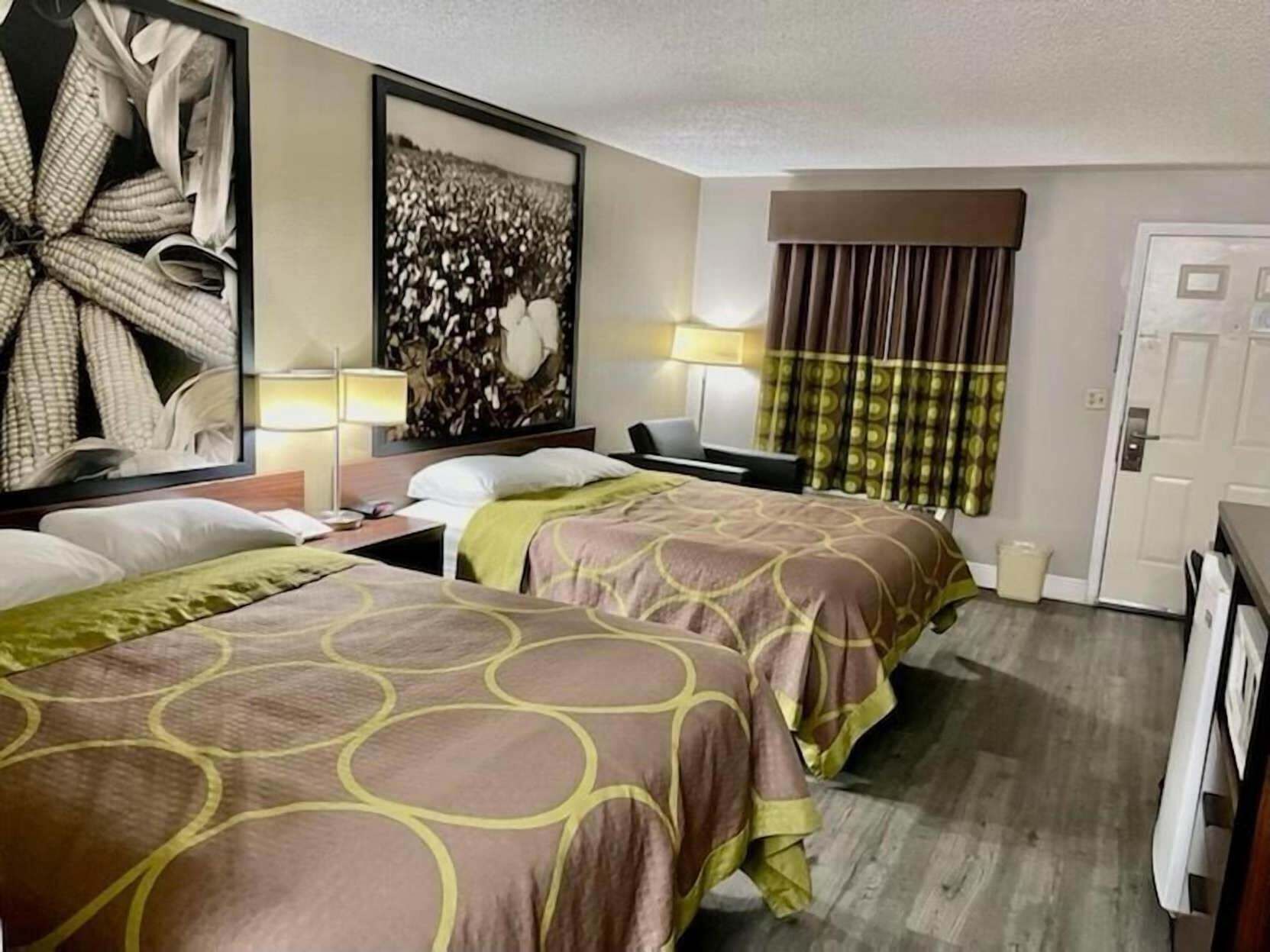 Caja de seguridad en la habitación, escritorio y cunas gratuitas 