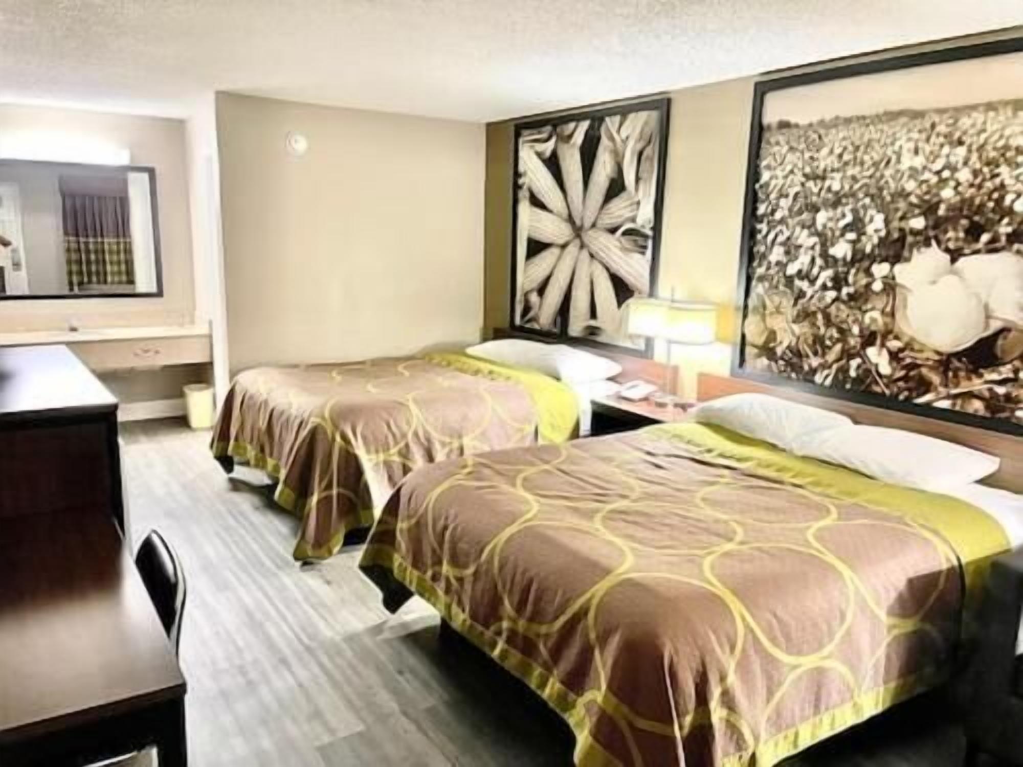 Caja de seguridad en la habitación, escritorio y cunas gratuitas 