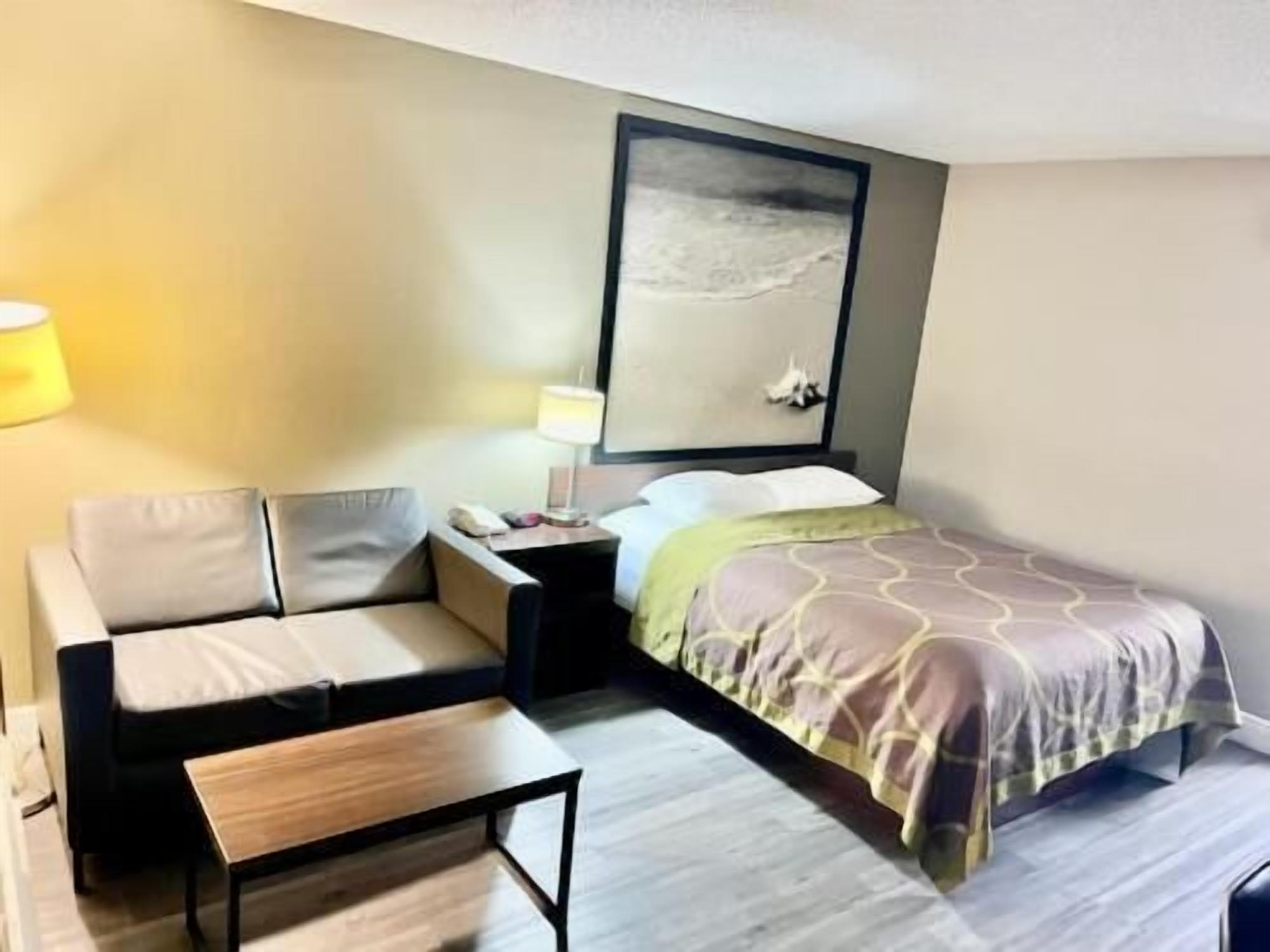 Caja de seguridad en la habitación, escritorio y cunas gratuitas 