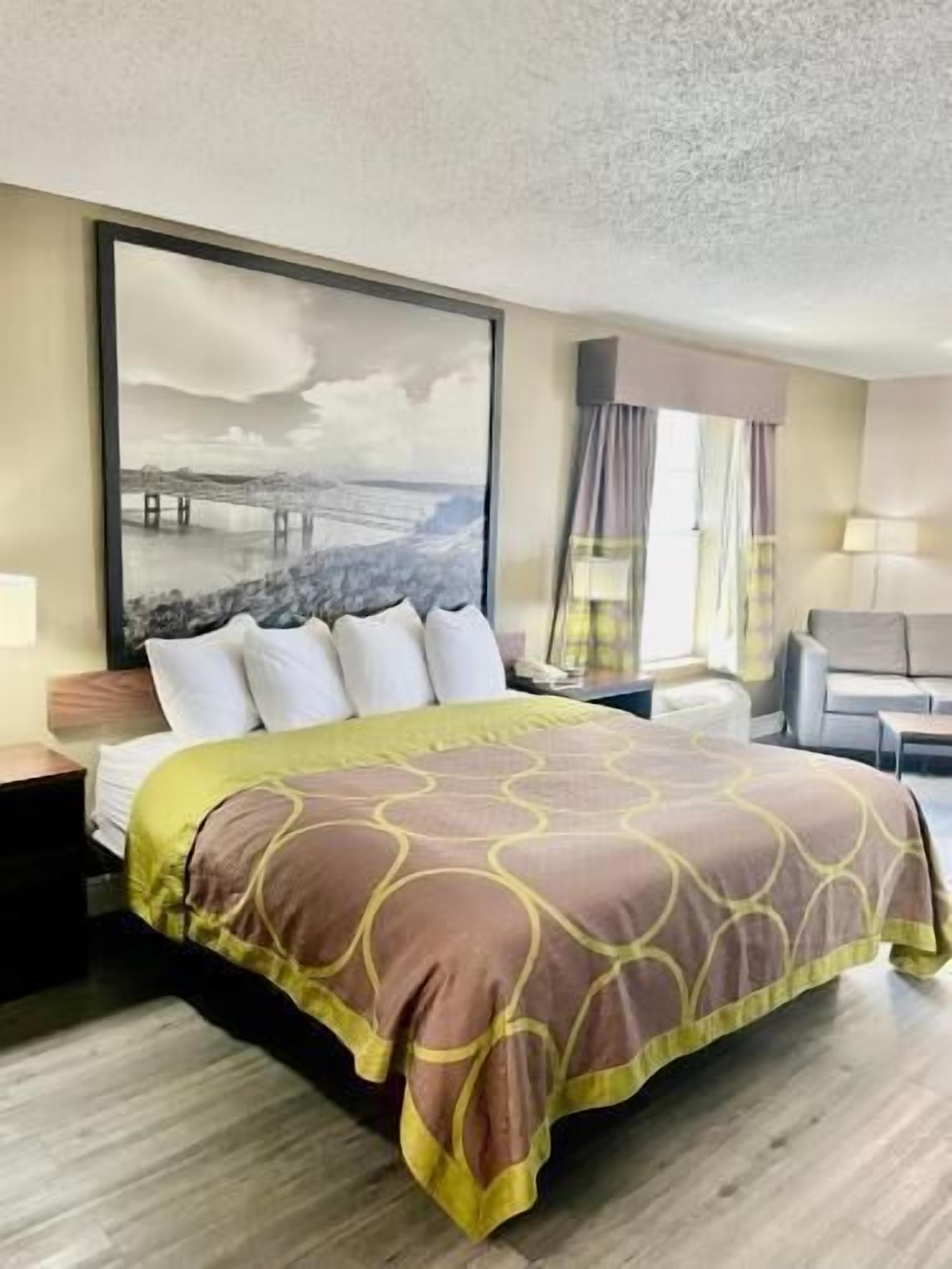 Caja de seguridad en la habitación, escritorio y cunas gratuitas 