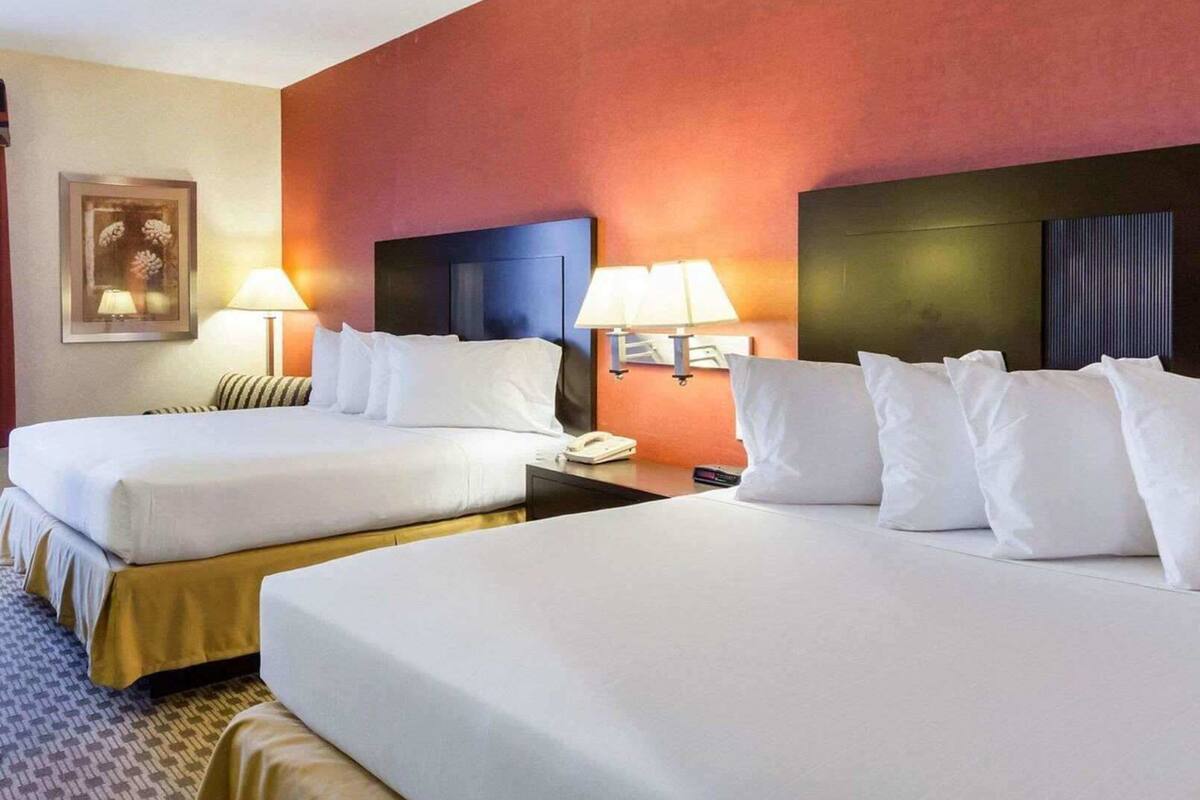 In-room safe, desk, soundproofing, free WiFi