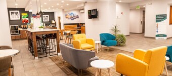 Quality Inn & Suites Oakwood Village - Cleveland South