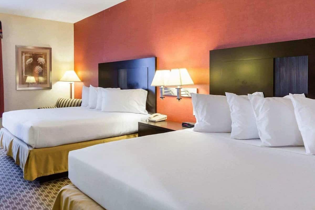 In-room safe, desk, soundproofing, free WiFi