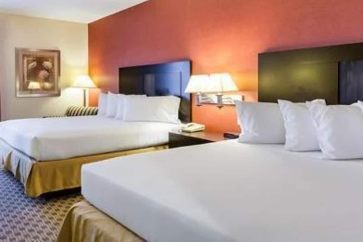 In-room safe, desk, soundproofing, free WiFi