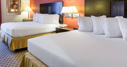 Quality Inn & Suites Oakwood Village - Cleveland South