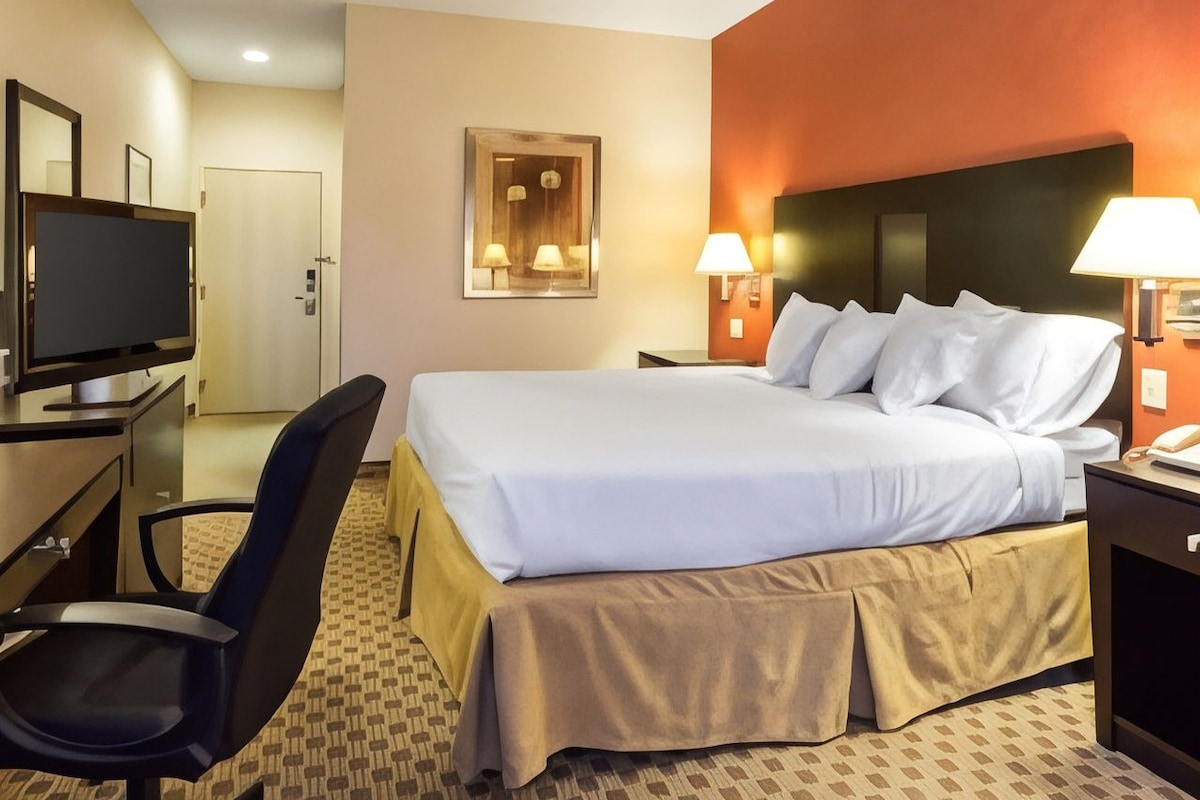 In-room safe, desk, soundproofing, WiFi (free)