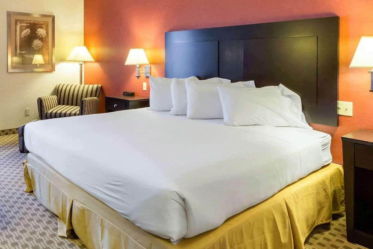 In-room safe, desk, soundproofing, free WiFi